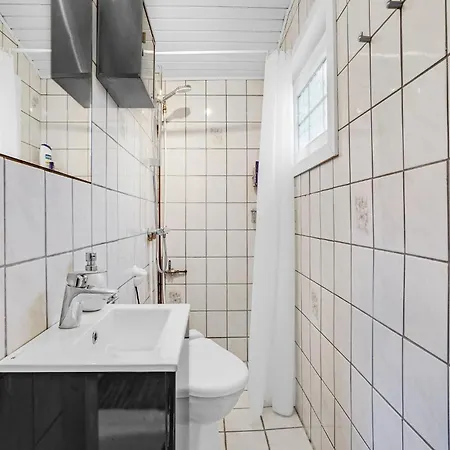 2 Bedroom Amazing In Casa vacanze Rødby