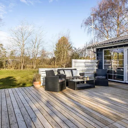 2 Bedroom Amazing In Dom wakacyjny